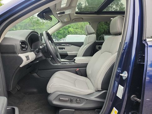 Certified 2023 Honda Pilot Touring image 13