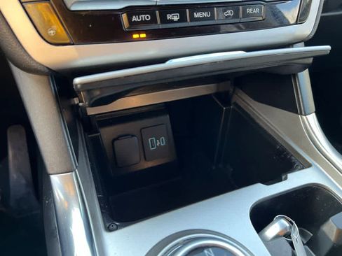 Used 2020 Ford Explorer XLT w/ Equipment Group 202A image 35