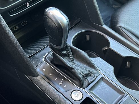 Used 2019 Volkswagen Atlas SE w/ Towing Package image 17