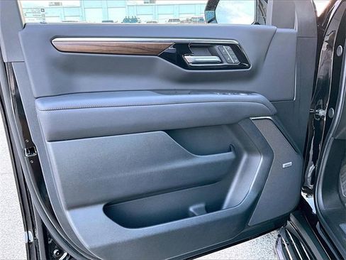 Used 2025 Chevrolet Tahoe High Country w/ Sun And Tow Package image 9