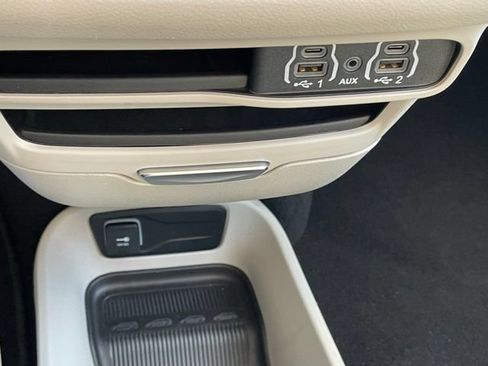 Used 2023 Chrysler Pacifica Touring-L FWD image 24