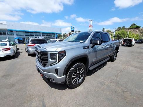 Used 2023 GMC Sierra 1500 AT4 w/ AT4 Premium Package AWD/4WD image 4