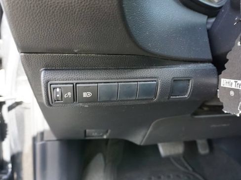 Used 2020 Toyota Corolla LE FWD image 24