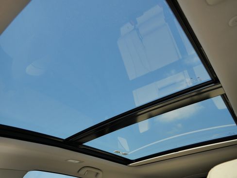 Used 2025 Acura RDX w/Technology Package image 34