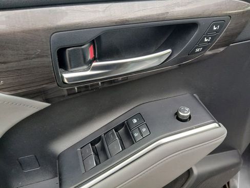 Used 2020 Toyota Highlander Platinum image 13