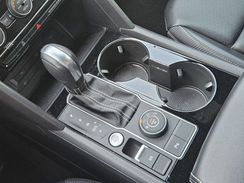 Used 2022 Volkswagen Atlas Cross Sport SEL R-Line image 22