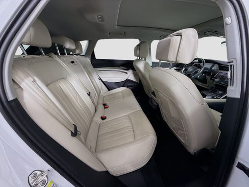 Used 2024 Audi Q8 e-tron Premium Plus w/ Premium Plus Package image 27