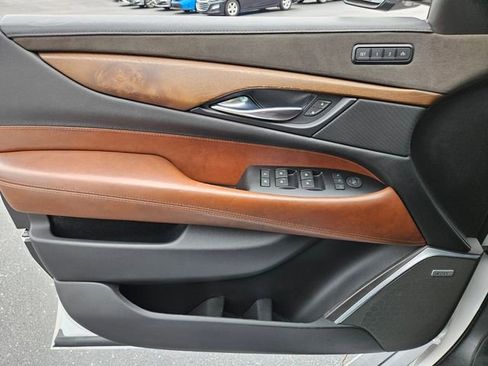Used 2018 Cadillac Escalade Premium Luxury RWD image 29