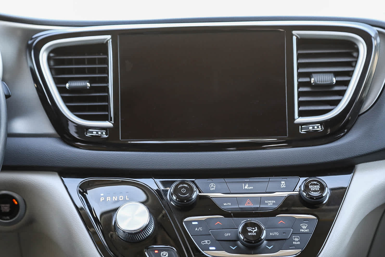 Used 2022 Chrysler Pacifica Touring-L FWD image 13