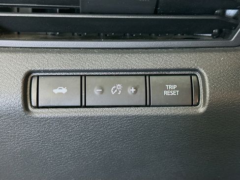 Used 2025 Nissan Altima 2.5 SV image 17