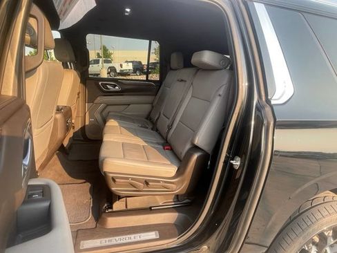 Used 2021 Chevrolet Suburban LT RWD image 28