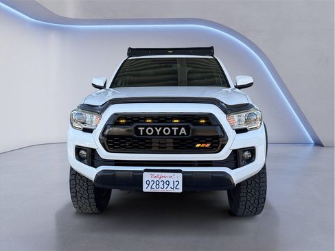 Used 2018 Toyota Tacoma TRD Off-Road AWD/4WD image 2