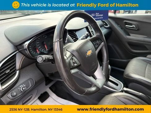 Used 2020 Chevrolet Trax LT w/ Driver Confidence Package AWD/4WD image 18