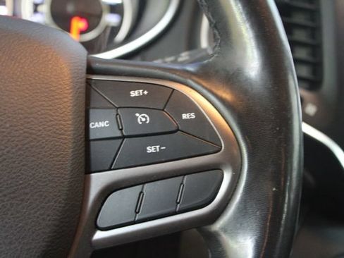Used 2019 Jeep Cherokee Latitude w/ Cold Weather Group FWD image 17