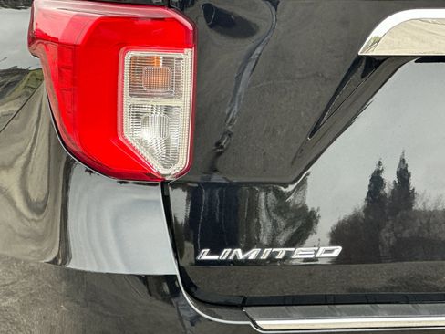 Certified 2021 Ford Explorer Limited w/ Equipment Group 301A image 28