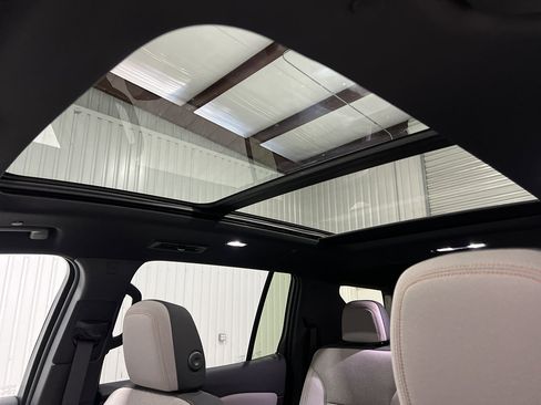 New 2026 Chevrolet Traverse LT w/ Sun and Wheel Package image 17