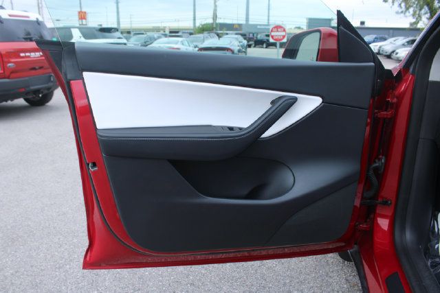Used 2021 Tesla Model Y Long Range AWD/4WD image 10