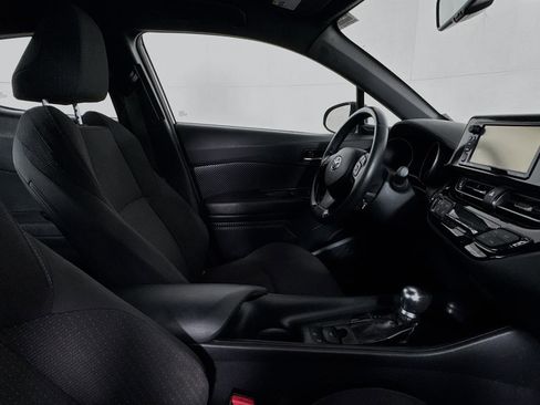 Used 2018 Toyota C-HR XLE image 28