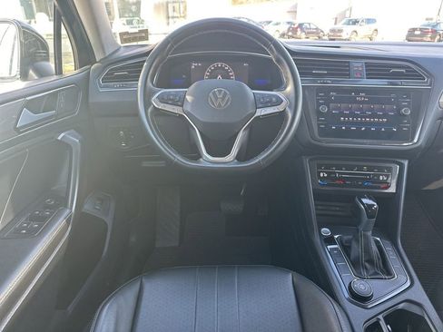 Used 2022 Volkswagen Tiguan SE image 18
