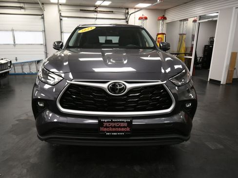 Certified 2024 Toyota Corolla Cross LE image 2