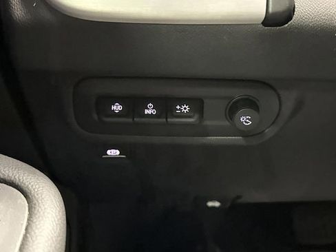 Used 2024 GMC Terrain SLT w/ Infotainment Package II image 26