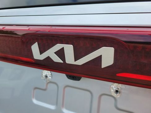 Used 2022 Kia Carnival LX FWD image 40