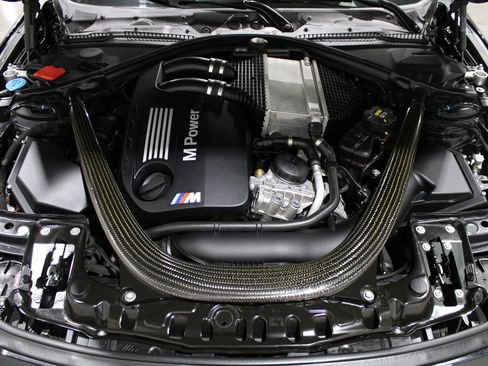 Used 2017 BMW M4 Convertible image 42