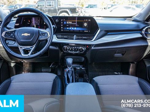 Used 2025 Chevrolet Trax LT w/ LT Convenience Package image 25