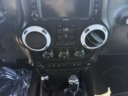 Used 2015 Jeep Wrangler Unlimited Sahara AWD/4WD image 14