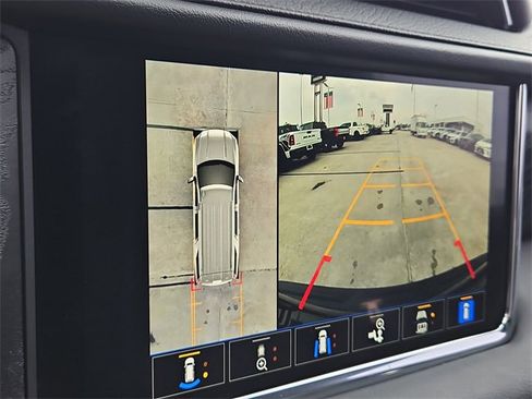 Used 2022 GMC Yukon Denali image 2