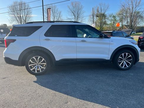 Used 2022 Ford Explorer ST-Line w/ Class IV Trailer Tow Package RWD image 9