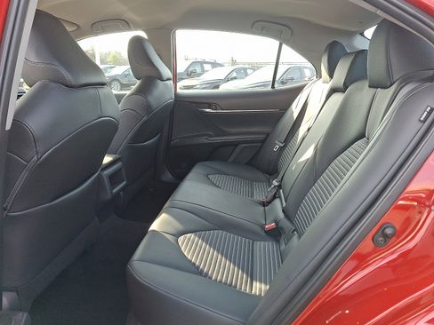 Used 2022 Toyota Camry SE image 11