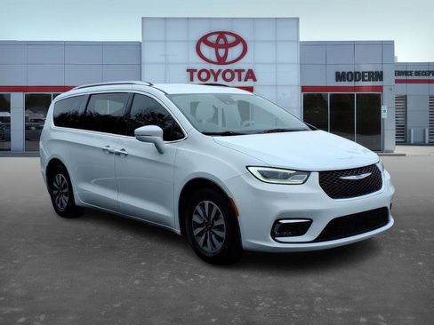 Used 2021 Chrysler Pacifica Touring-L image 3