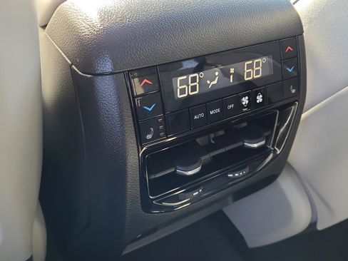 Used 2022 Jeep Grand Cherokee Overland w/ Advanced Protech Group III image 16