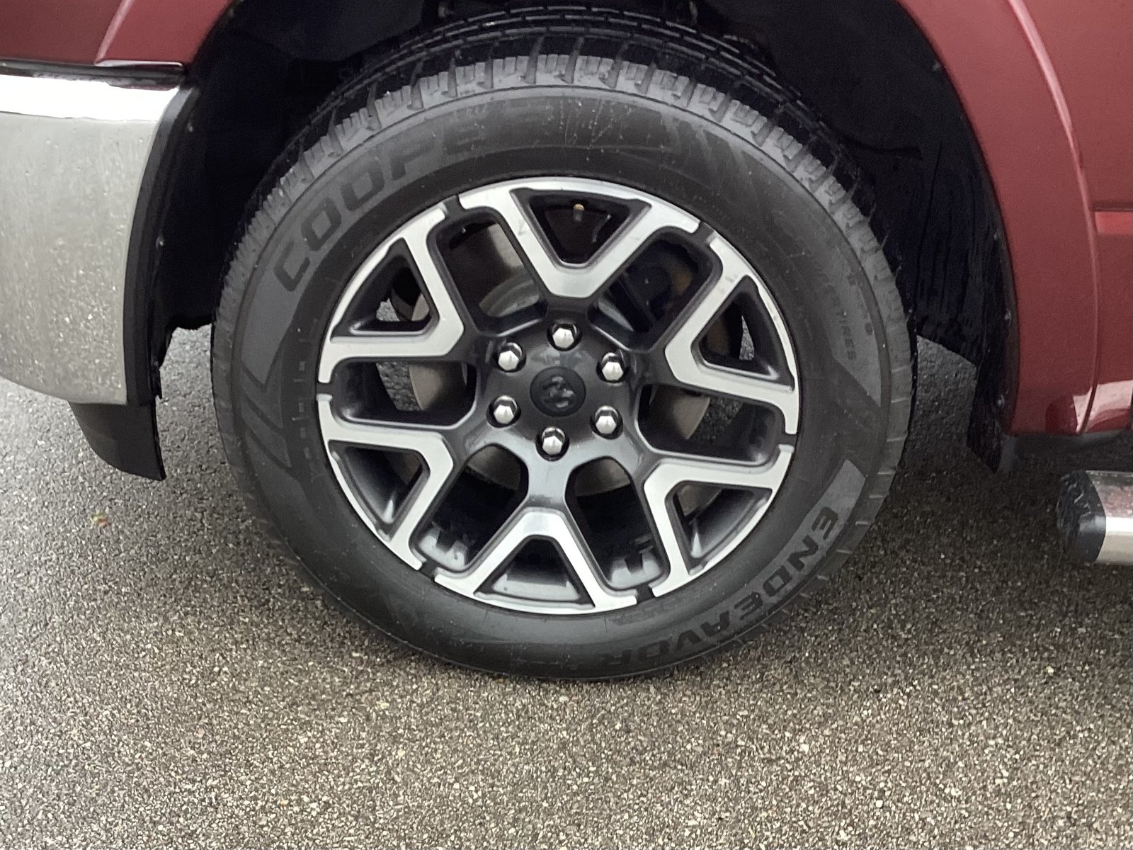 Used 2025 RAM 1500 Laramie AWD/4WD image 9