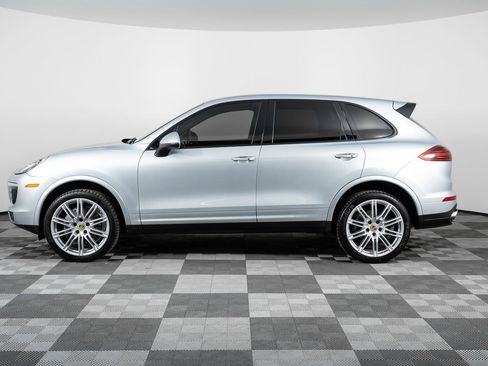 Used 2018 Porsche Cayenne Platinum Edition w/ Premium Package image 3