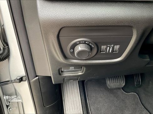 New 2025 Jeep Grand Cherokee Altitude image 17