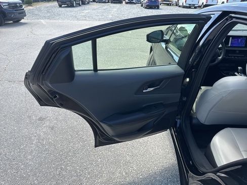 Used 2025 Toyota Prius XLE image 25