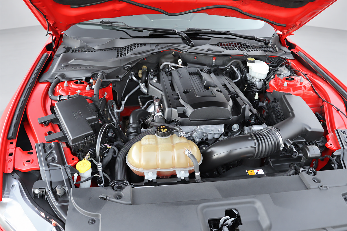 Used 2015 Ford Mustang Premium RWD image 38