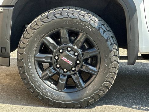 Used 2024 GMC Sierra 2500 AT4 w/ AT4 Preferred Package AWD/4WD image 29