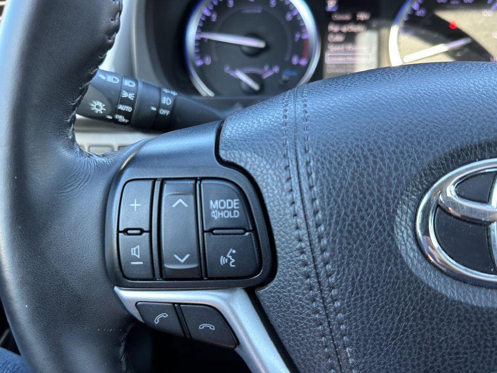Used 2019 Toyota Highlander XLE FWD image 40