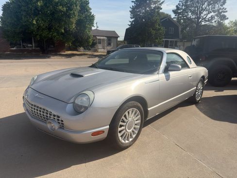 Used 2005 Ford Thunderbird RWD image 1