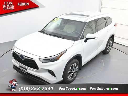 Used 2022 Toyota Highlander XLE AWD/4WD image 29