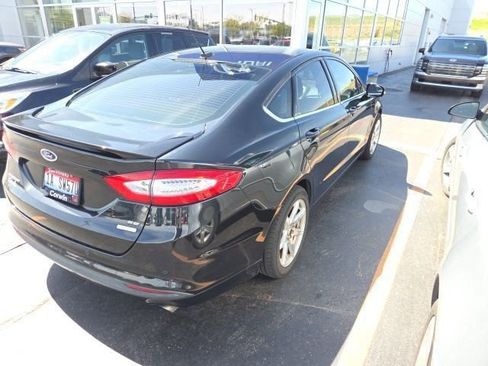 Used 2015 Ford Fusion SE FWD image 3