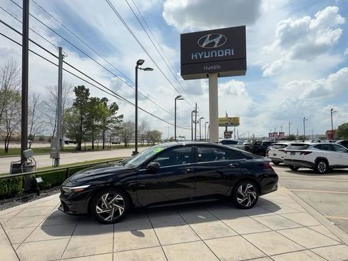 Certified 2025 Hyundai Elantra SEL image 6