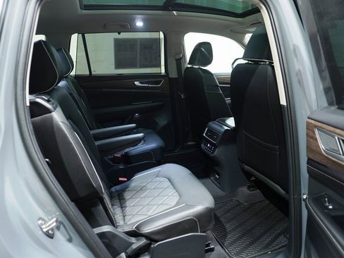 Used 2025 Volkswagen Atlas SEL Premium R-Line image 17