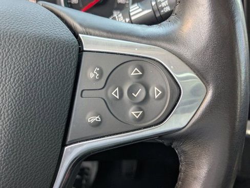 Used 2021 Chevrolet Traverse LT image 25