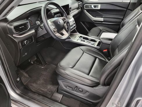Used 2023 Ford Explorer XLT w/ Equipment Group 202A image 4