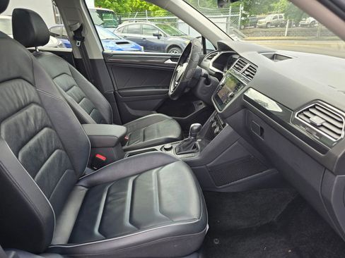 Used 2018 Volkswagen Tiguan SEL Premium w/ 3rd Row Seat Package AWD/4WD image 11