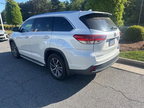 Used 2018 Toyota Highlander XLE AWD/4WD image 7